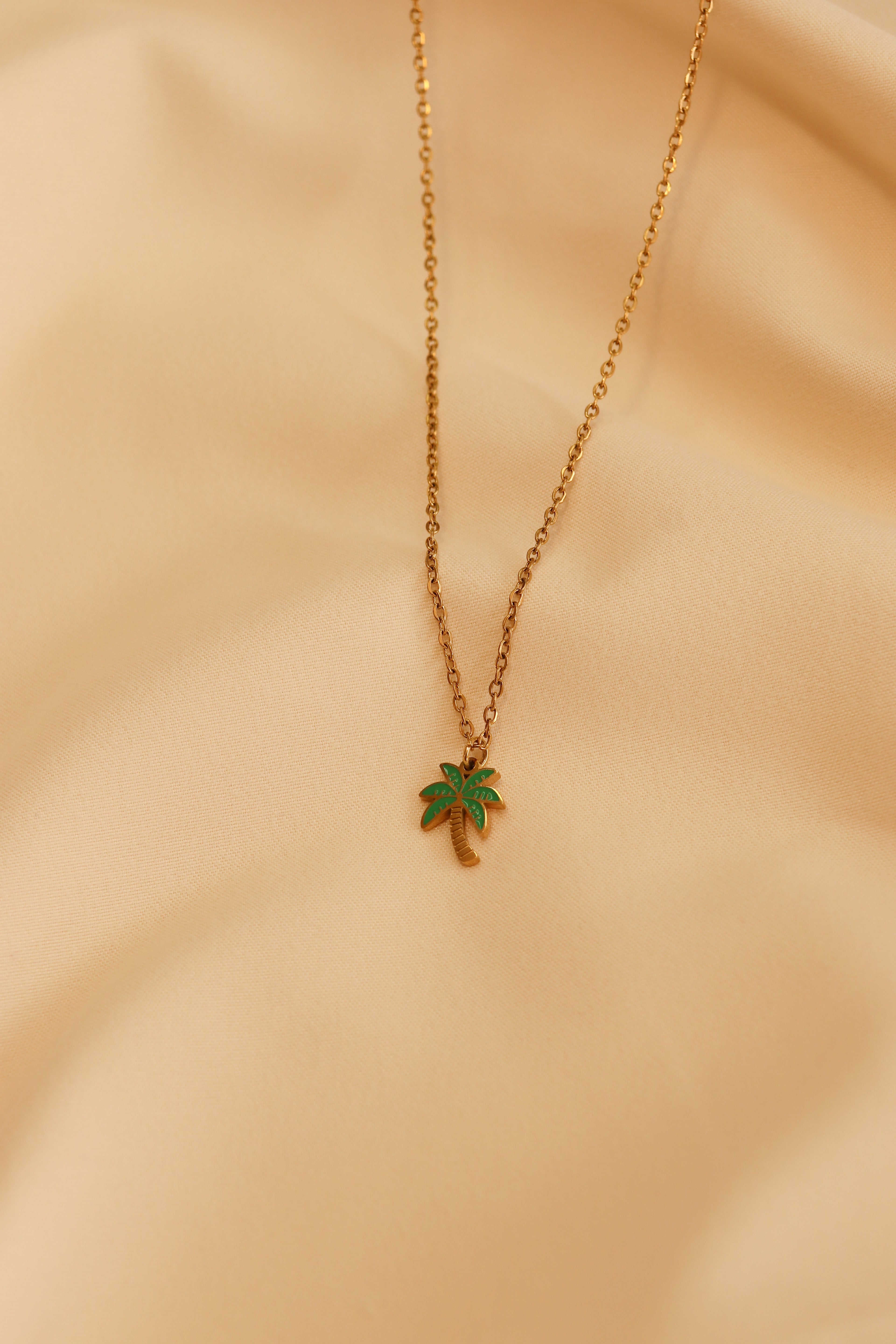 Collar Palm Breeze